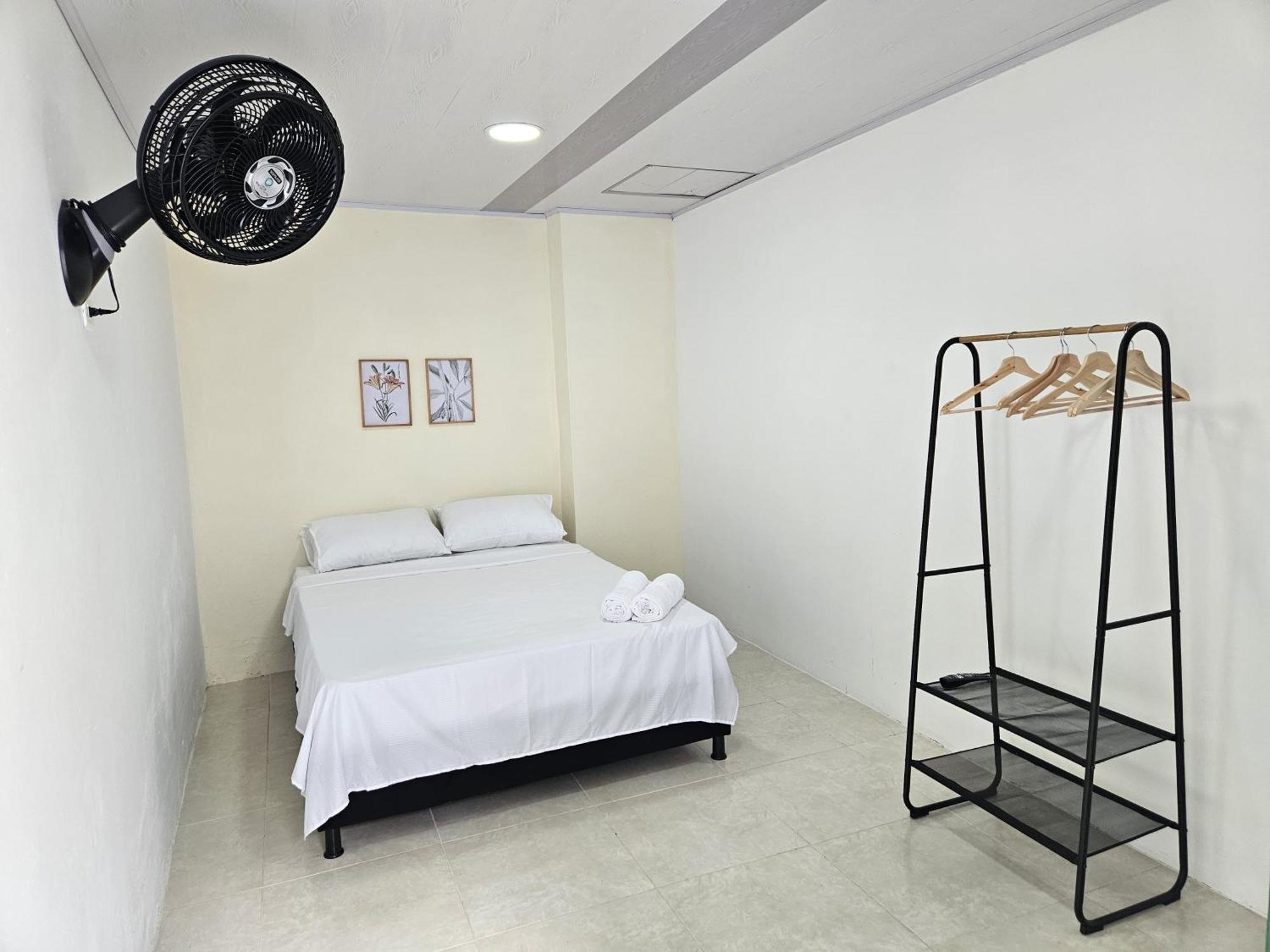 Celestino - Casa De Huespedes Habitación en casa particular *